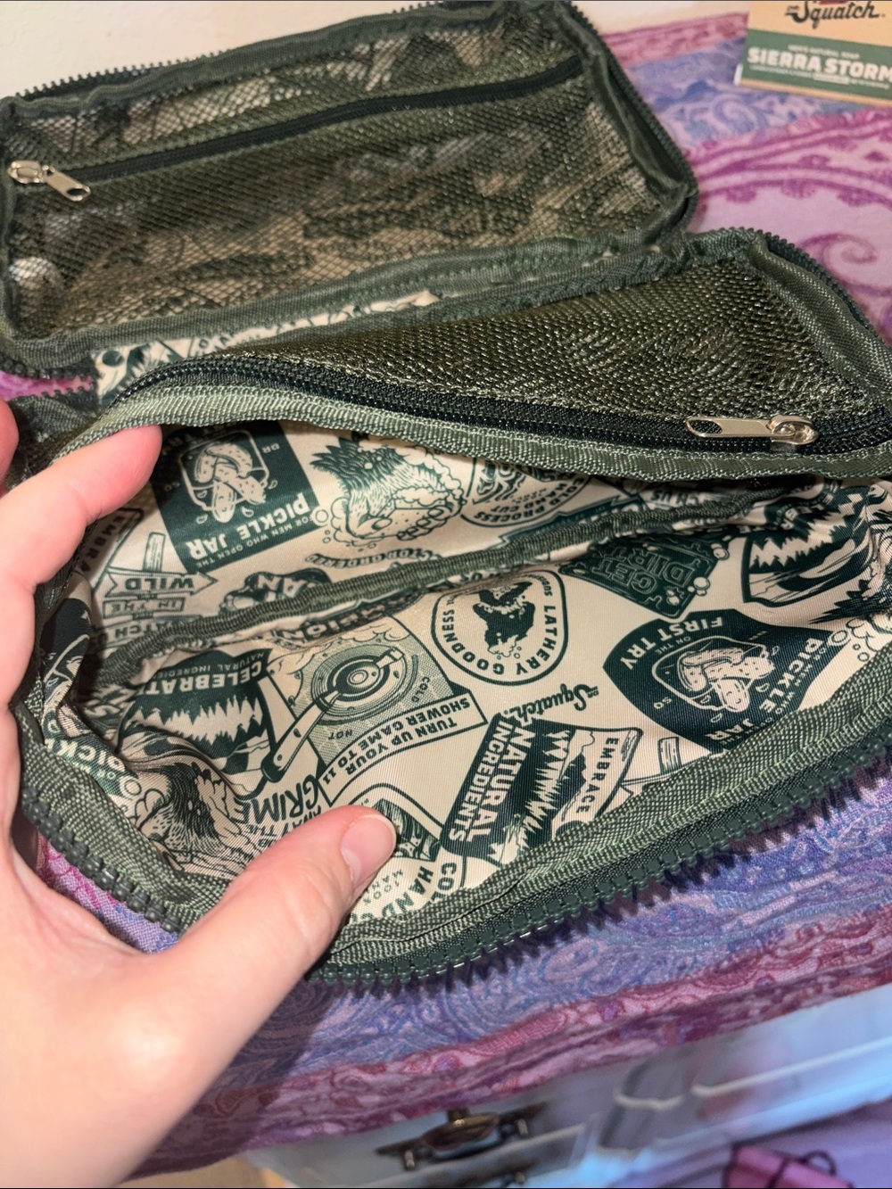 Dr Squatch Soap kit with Green Corduroy toiletry bag - Picture 6 of 8